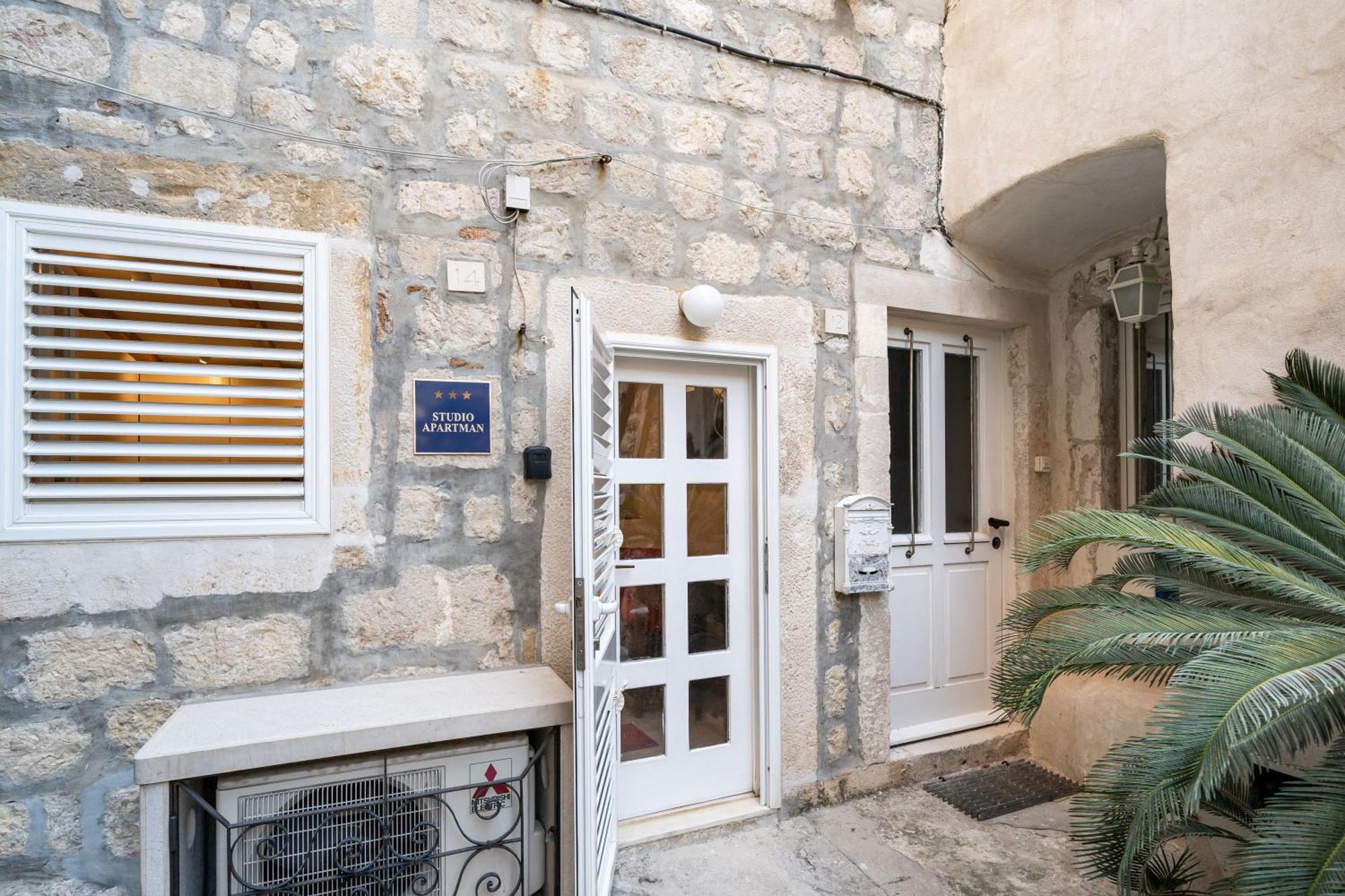 Lovely Holiday House Othello Next To The Buza Beach Dubrovnik Eksteriør billede